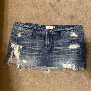 Abercrombie & Fitch Denim Mini Skirt Size 12 Y2K Low Rise Distressed Frayed Hem